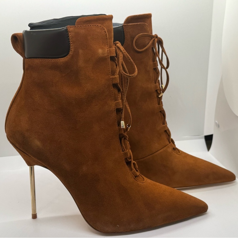Good American Scandal Lace Up Stiletto Booties Tobacco Suede, 🆕 NWT